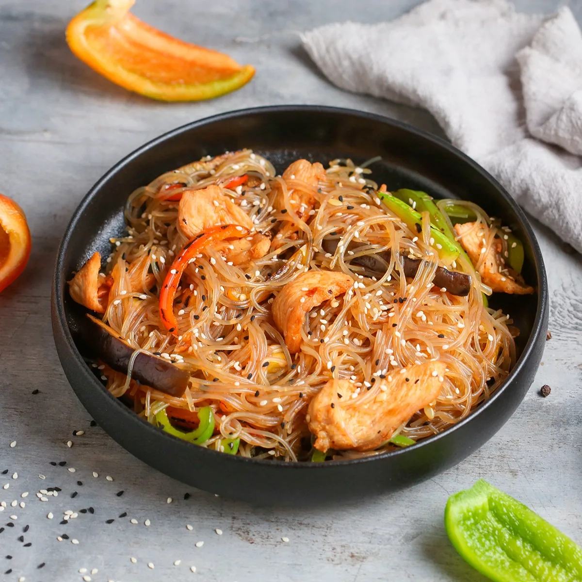 Ֆունչոզա հավի մսով