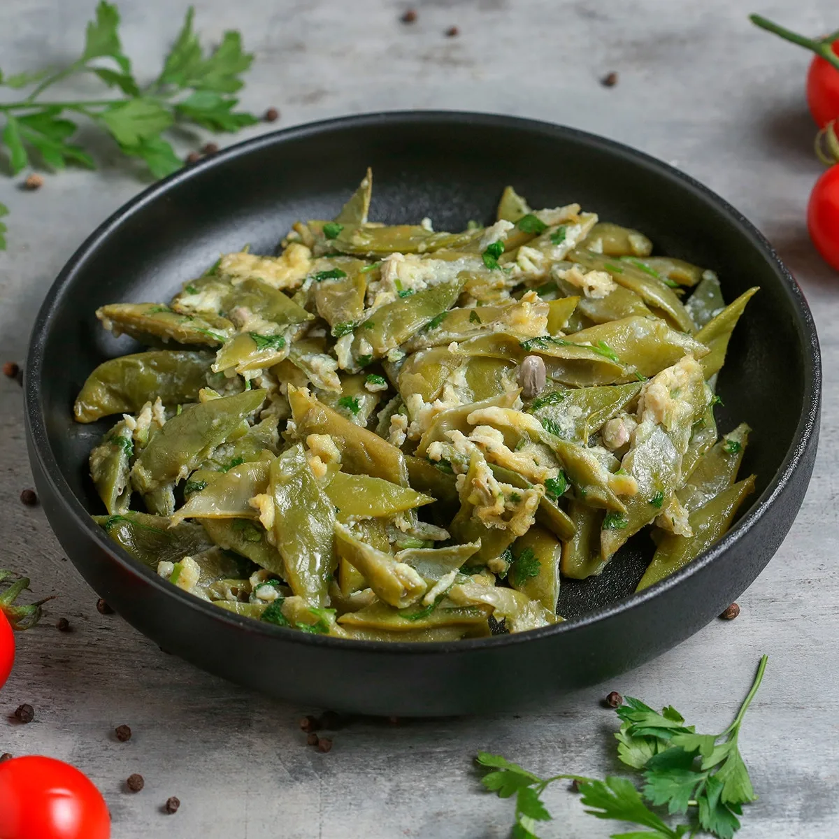 Խավարտ կանաչ լոբի ձվով