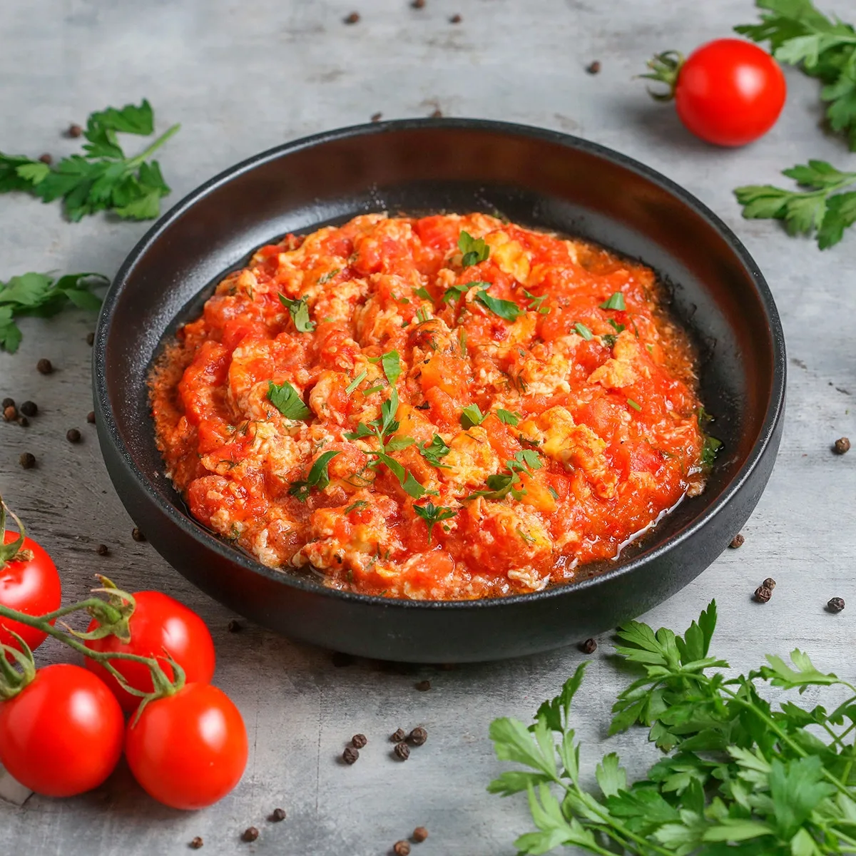 Խավարտ լոլիկով ձվածեղ