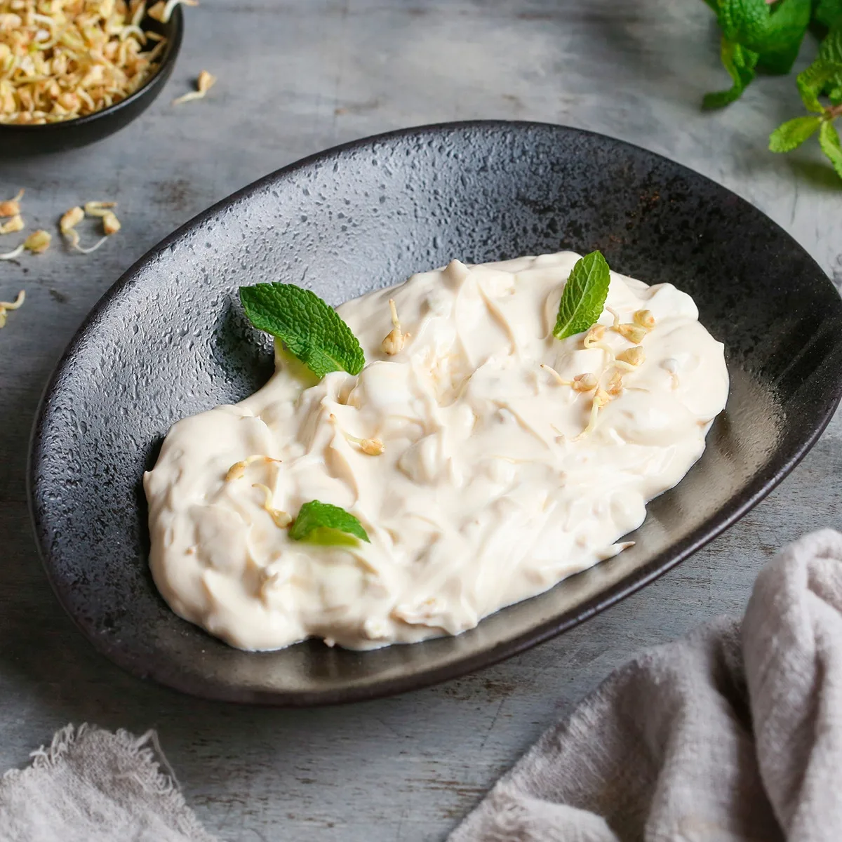 Աղցան ծլեցրած հնդկաձավար մածունով