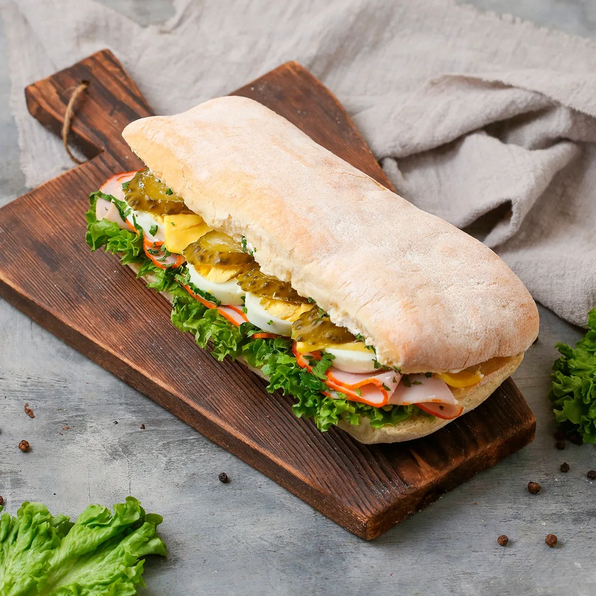 Чиабатта с ветчиной и яйцами