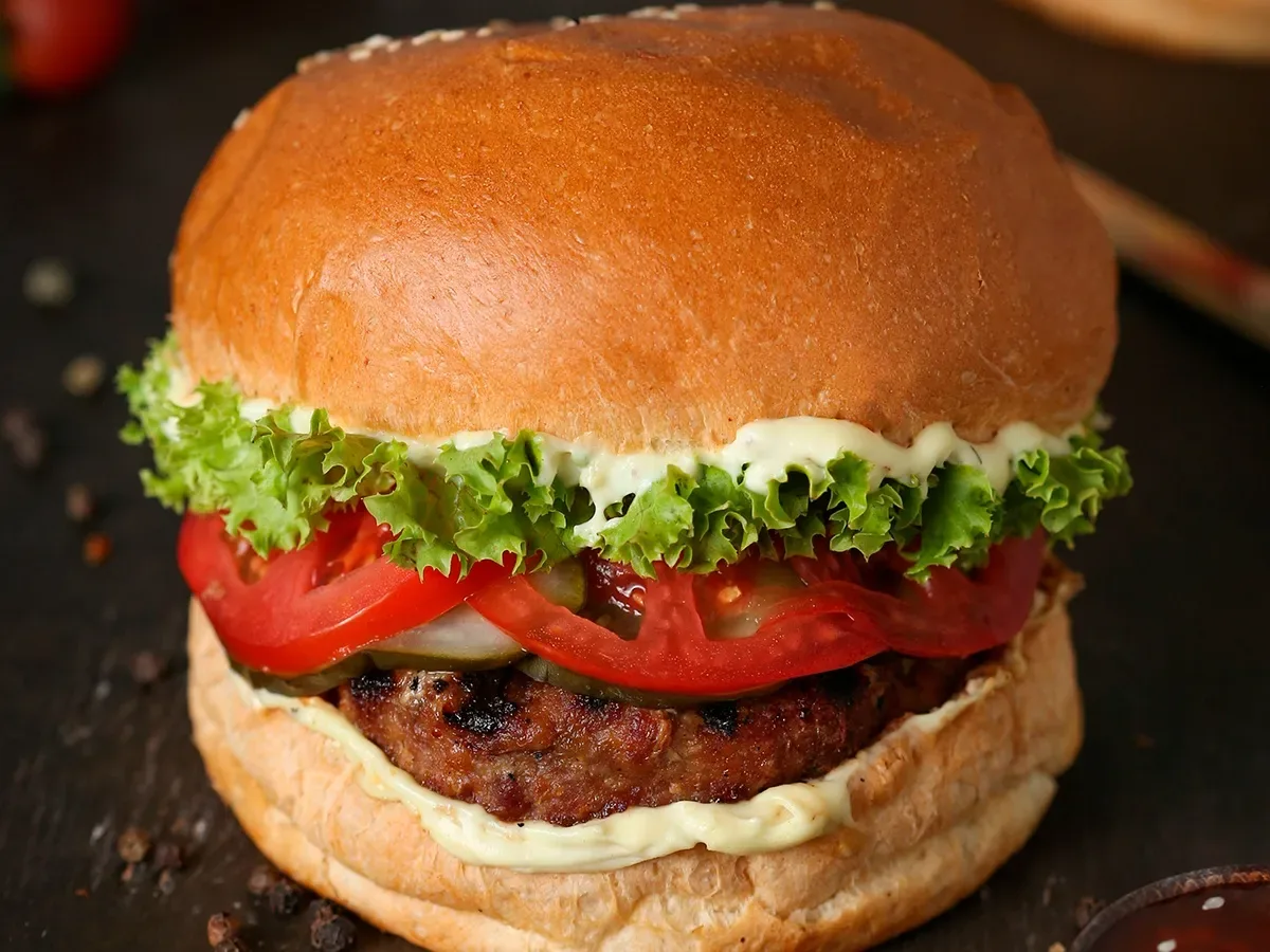 Բուրգեր դասական տավարի կոտլետով