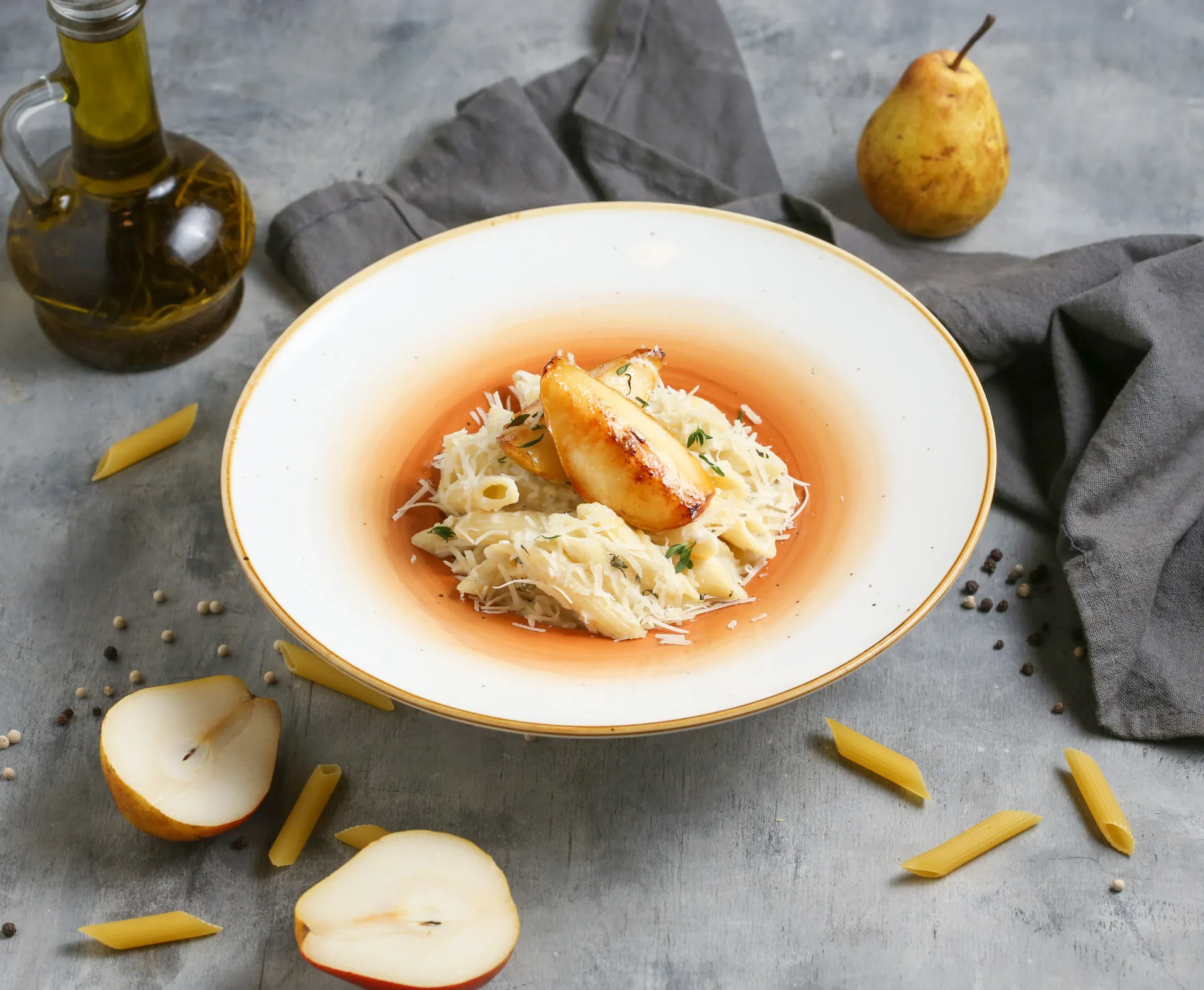 Պաստա Պենե Տանձով և Գորգոնզոլայով