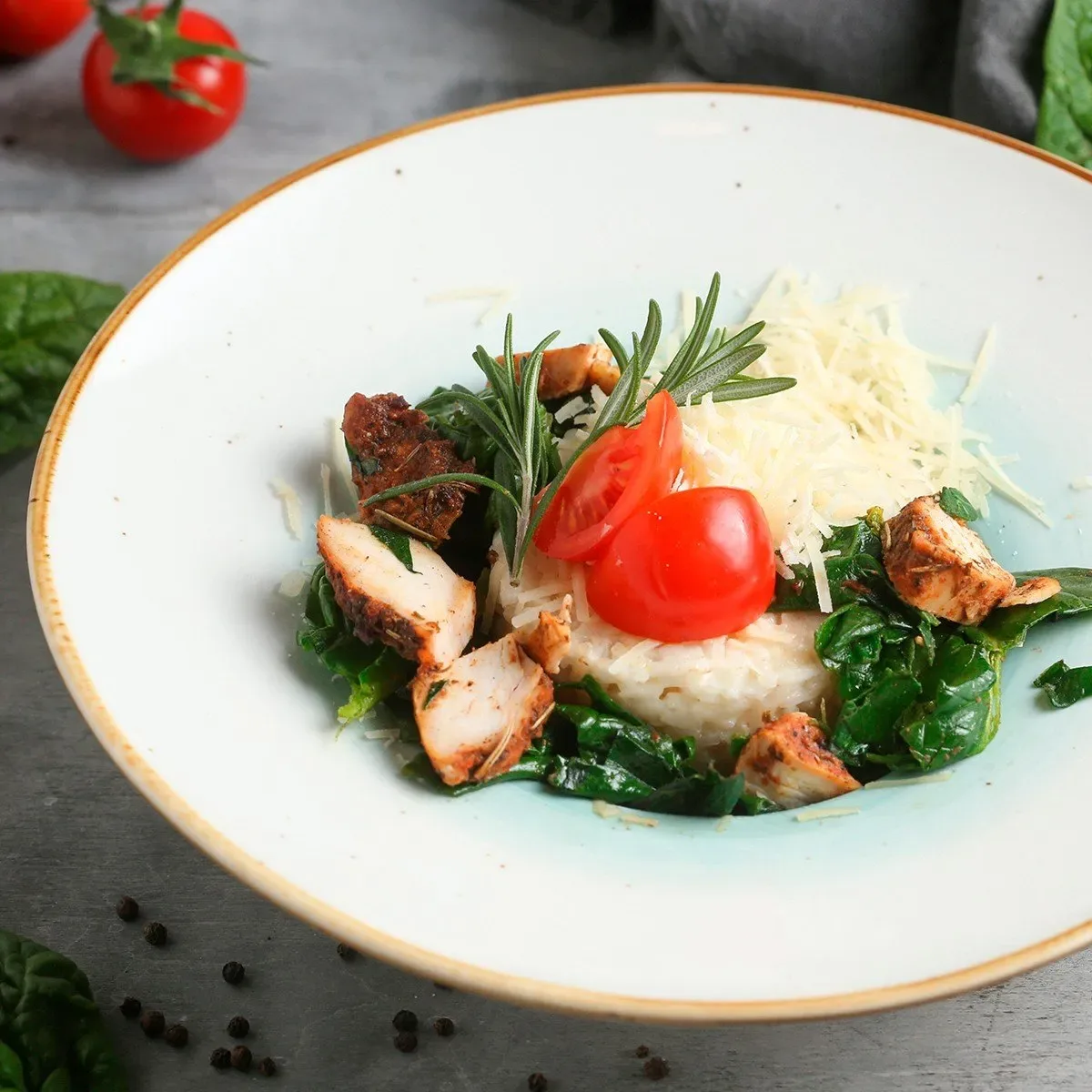 Ռիզոտտո հավի մսով, սպանախով