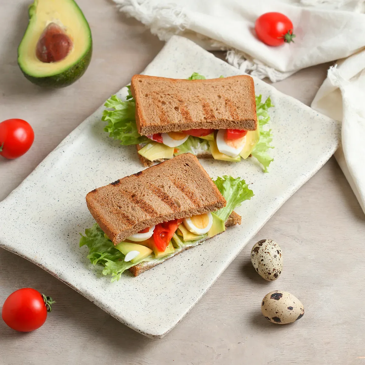 Քլաբ սենդվիչ ավոկադոյով