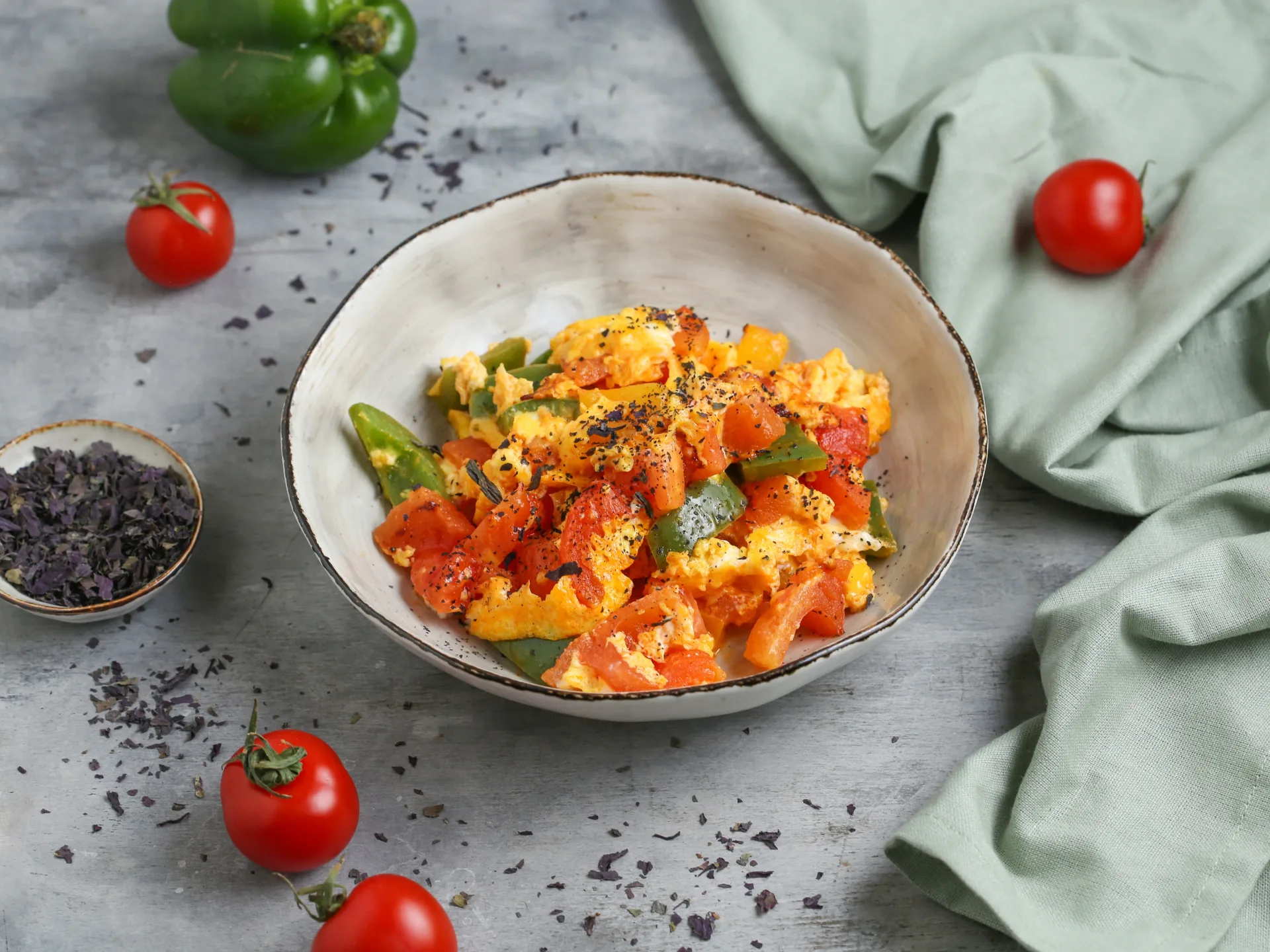 Լոլիկով ձվածեղ