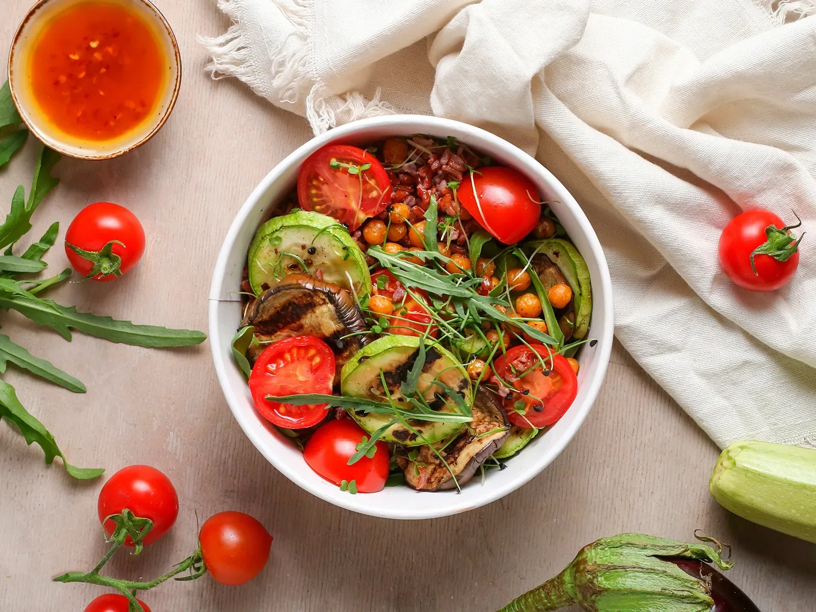 Боул с нутом и красным рисом