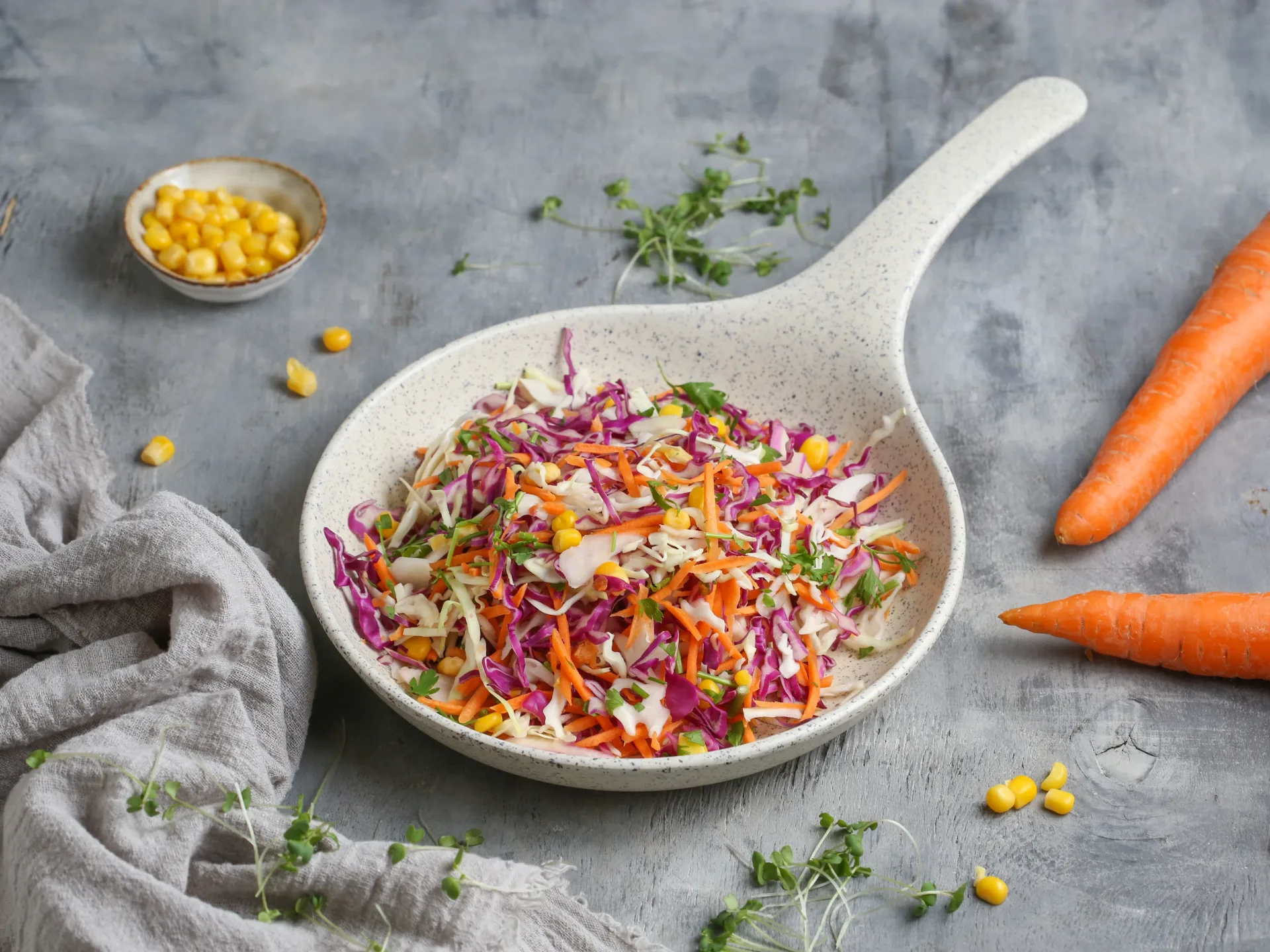 Աղցան մանուշակ կաղամբով, սիսեռով