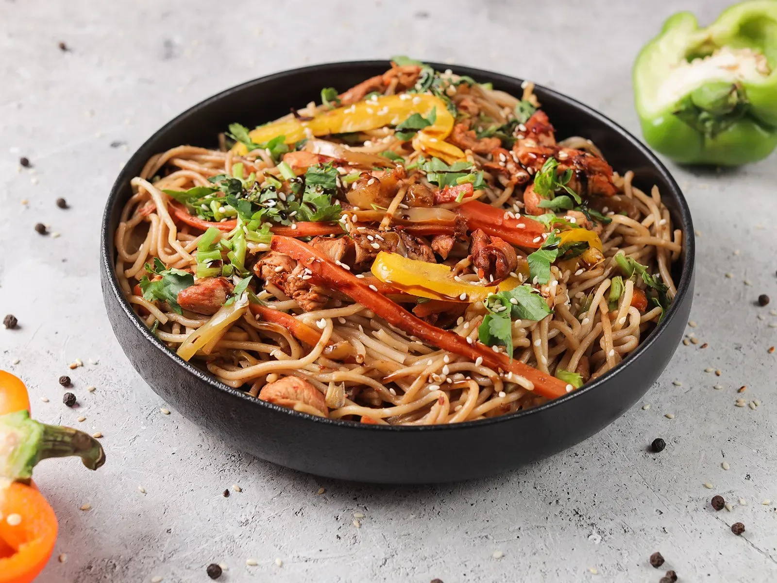 Հավի մսով սպագետի չինական ձևով