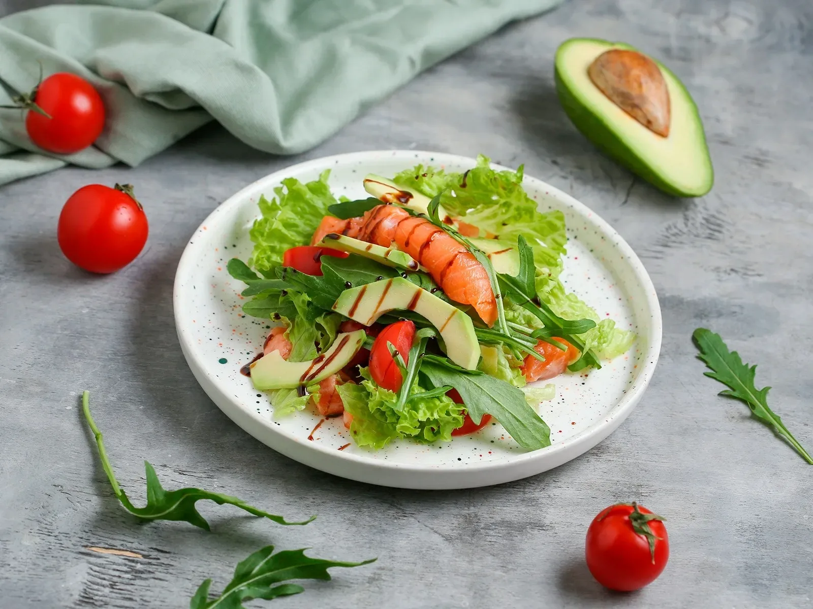 Աղցան սաղմոնով