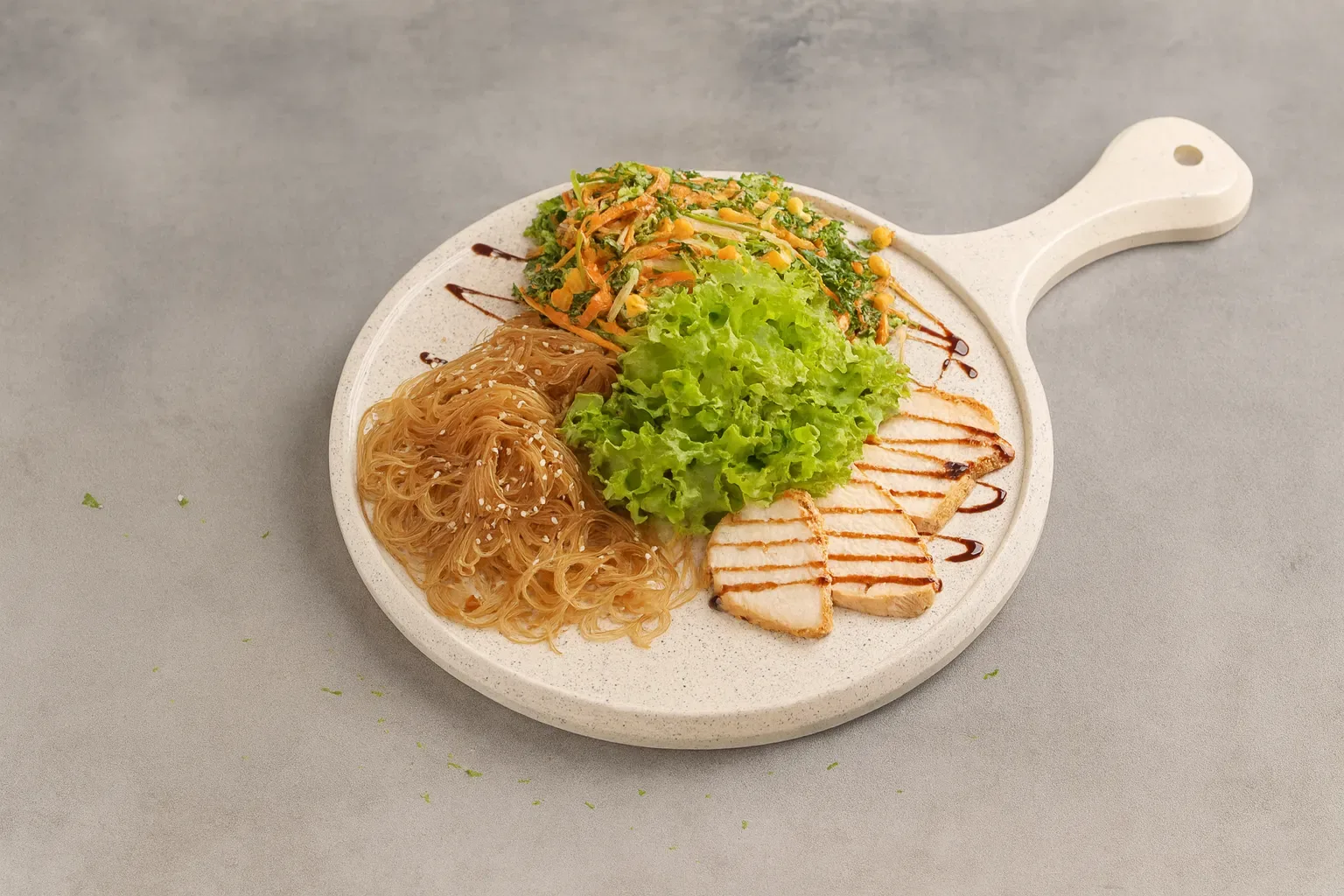 Աղցան ֆունչոզա հավի մսով