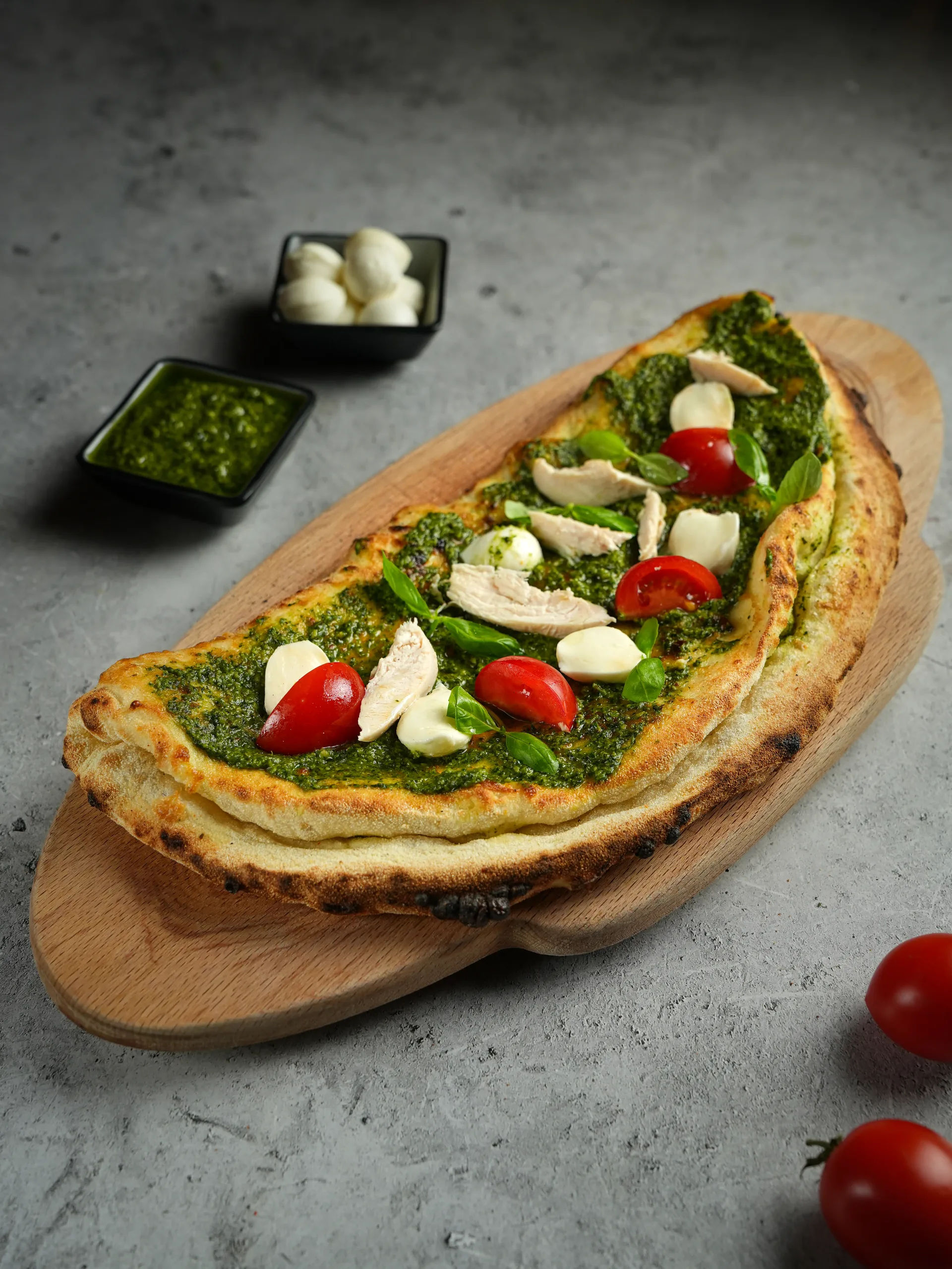 Պիցցա Մեցցո Հավով, պեստո սոուսով