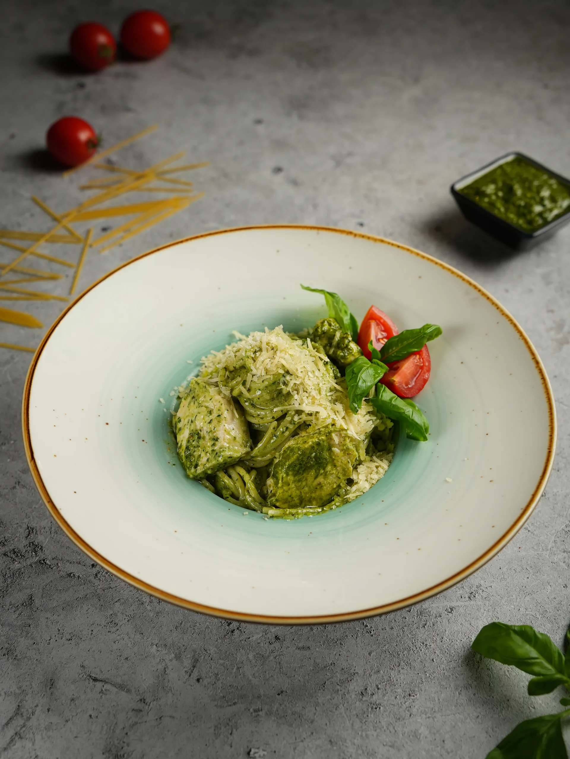 Պաստա Հավի մսով, Պեստո սոուսով