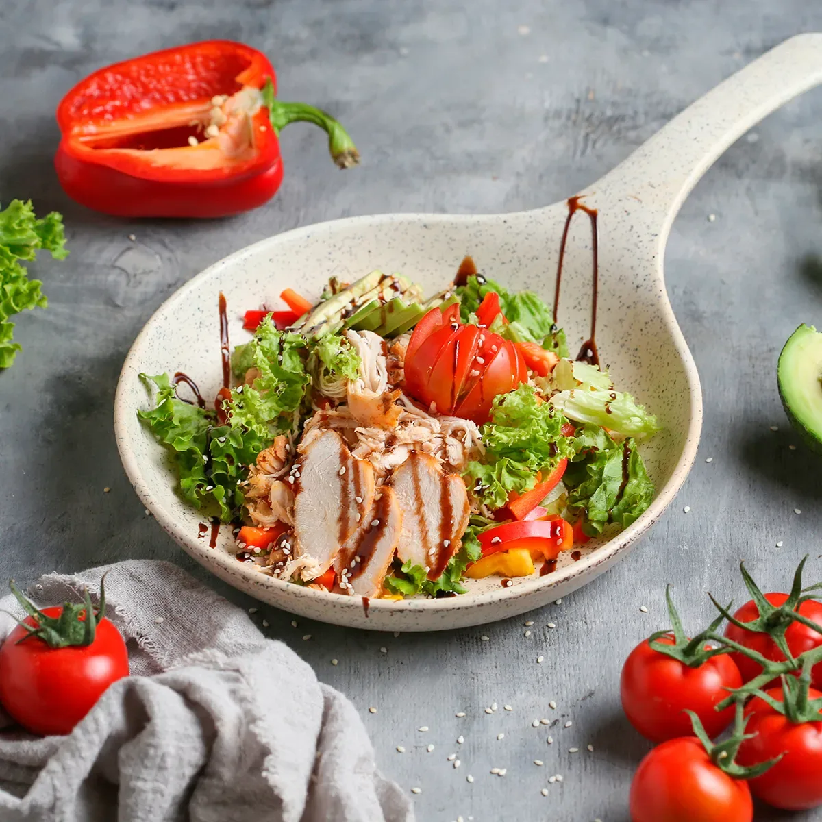 Куриный салат с авокадо